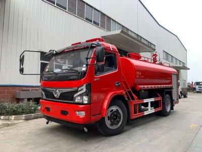 東風(fēng)多利卡    7-8噸  消防灑水車 東風(fēng)多利卡    7-8噸  消防灑水車