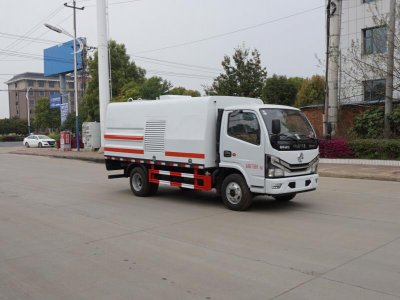 東風(fēng)D6   護(hù)欄清洗車 東風(fēng)D6   護(hù)欄清洗車