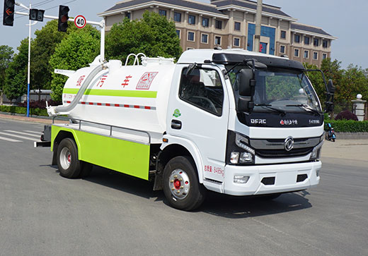 東風7-8立方純電動吸污車